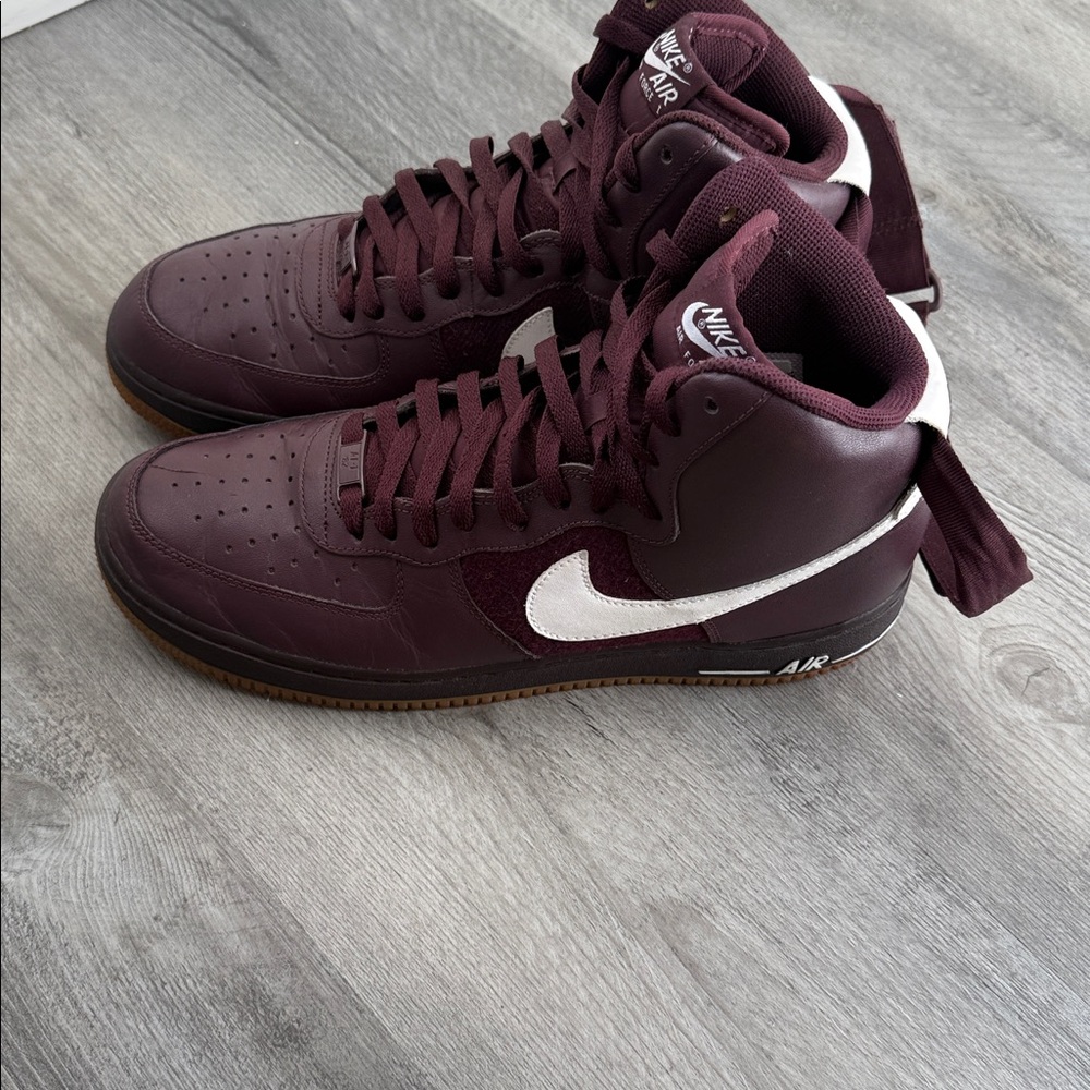 VINTAGE NIKE AIR FORCE 1 07!